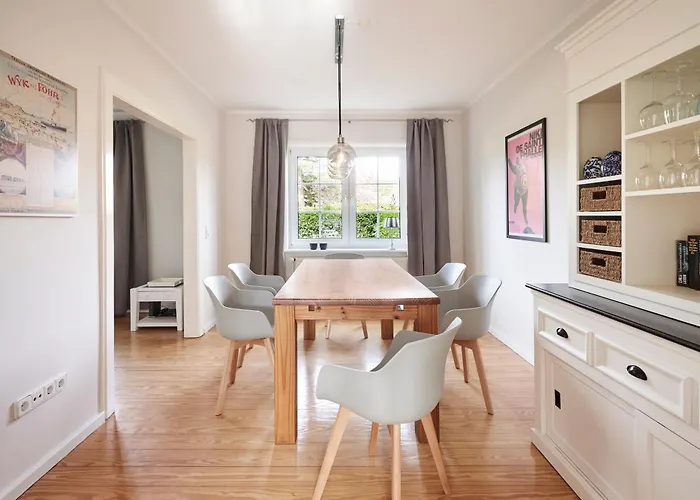 Haus Carolinenhoehe Дом отдыха Вик-ауф-Фёр